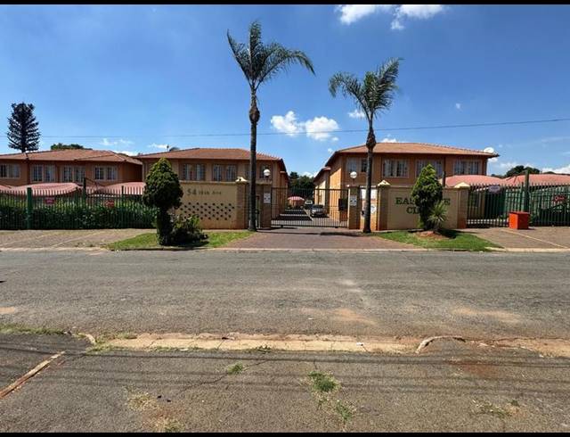 2 BEDROOM PROPERTY TO RENT IN BEZUIDENHOUT VALLEY